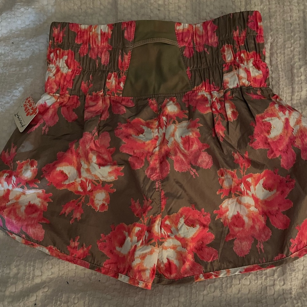 NWT FREE PEOPLE FP MOVEMENT The Way Home Shorts In Military Rose Combo sz Small - Picture 6 of 6